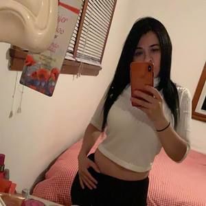 Meet your Posher, Claudia